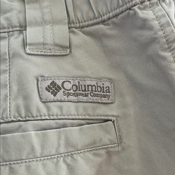 Columbia Sportswear Company Cream Athletic Shorts with Relaxed Fit Size 34 - Picture 5 of 9